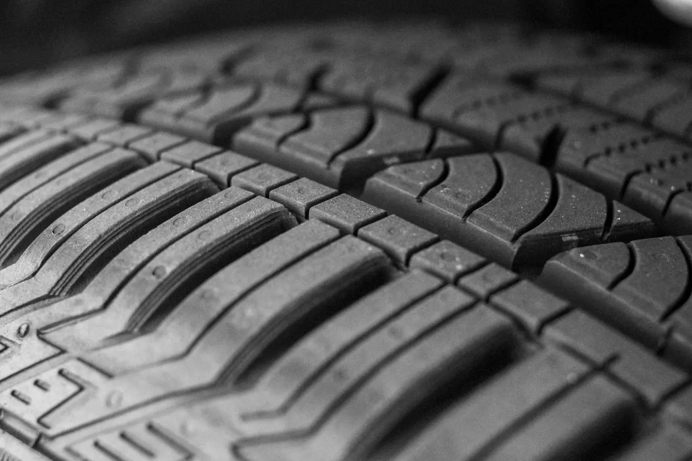 Close-up van een bandenprofiel